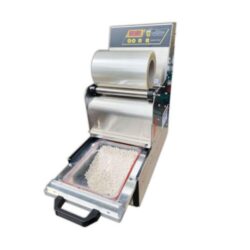 Una termosaldatrice compatta e facile da utilizzare. Costruita interamente in acciaio inox,adatto a vaschette fino a dimensione massima di 370x260 cm con un altezza di 105 mm