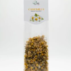 Fiori di camomilla essiccati delicatamente per una tisana rilassante e profumata.