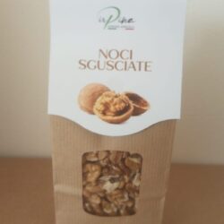 Noci sgusciate e tostate